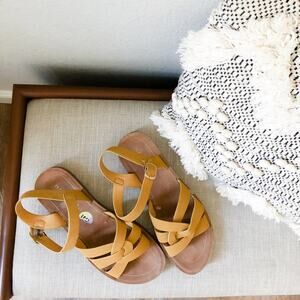 Wandering through seasons New madden girl strappy golden mustard flat sandal 9